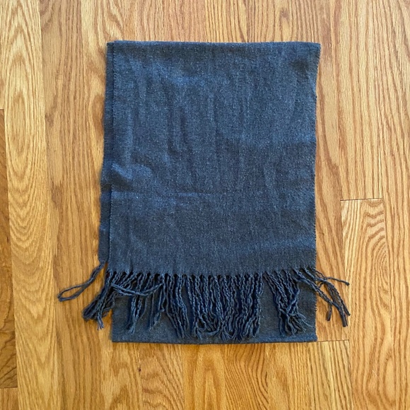 Grey Wool Italian Scarf for Med or Women - Picture 2 of 2